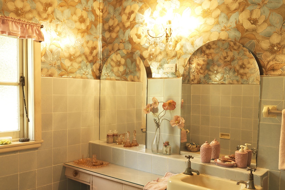 Zobacz jak można wykorzystać tapety i murale w łazienkach